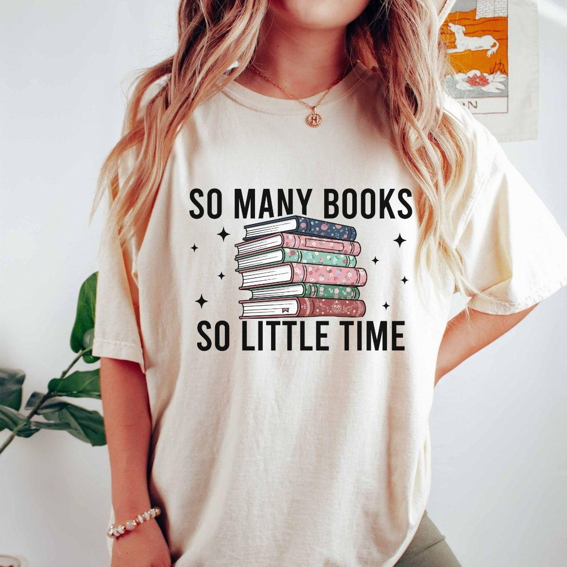 A comfort colors® shirt with the saying "so many books so little time"